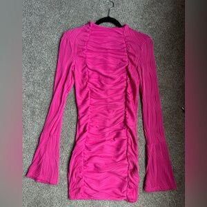 PrettyLittleThing Hot Pink Crinkle Bushed Flare Sleeve Bodycon Dress